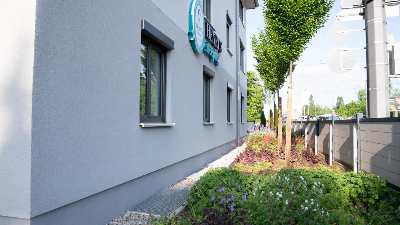 Henrys Sleeping Am Augsburger Eiskanal 外观 照片