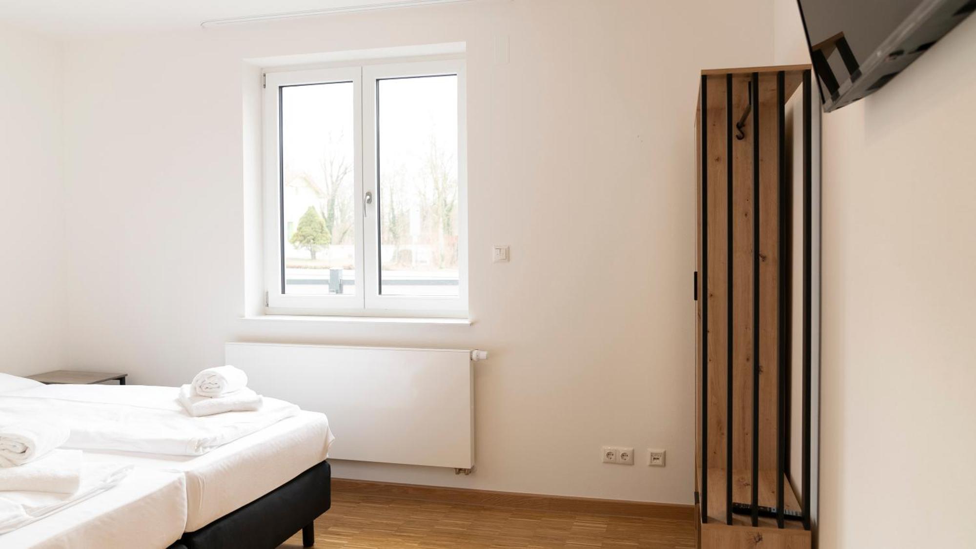 Henrys Sleeping Am Augsburger Eiskanal 外观 照片