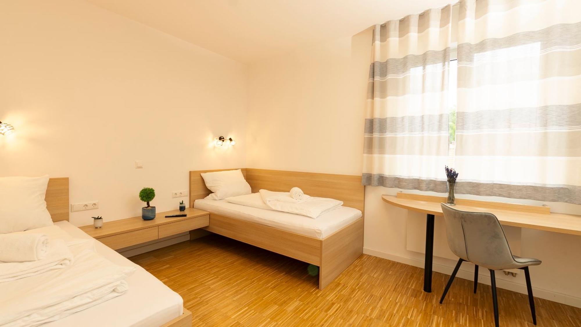 Henrys Sleeping Am Augsburger Eiskanal 外观 照片